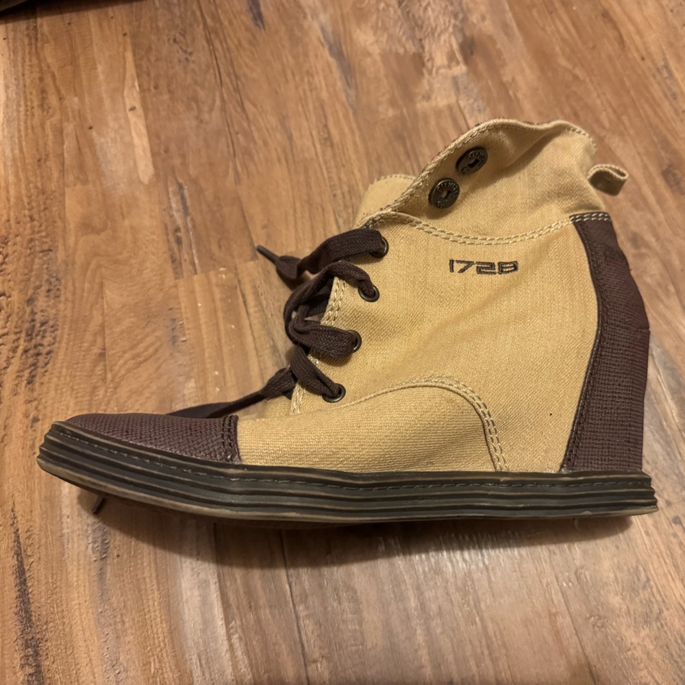 Blowfish Tan and Brown Lace Up Ankle Booties